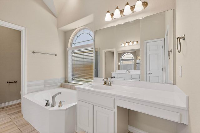 909 Foxtail Drive, Mansfield, TX 76063