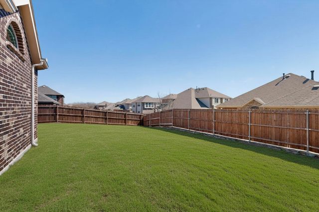 909 Foxtail Drive, Mansfield, TX 76063