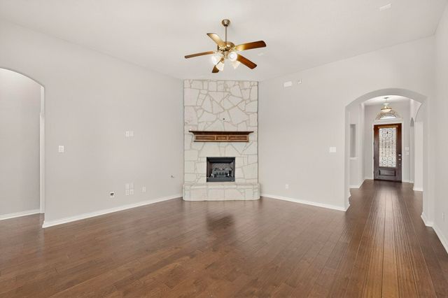 909 Foxtail Drive, Mansfield, TX 76063