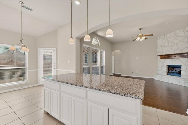 909 Foxtail Drive, Mansfield, TX 76063