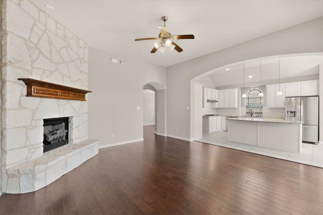 909 Foxtail Drive, Mansfield, TX 76063