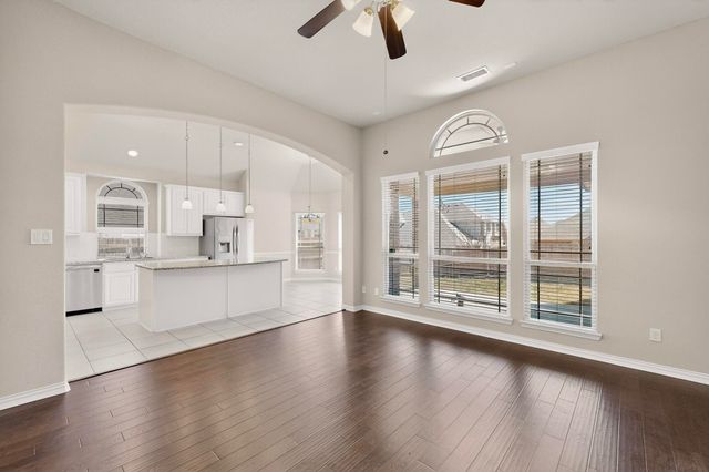 909 Foxtail Drive, Mansfield, TX 76063