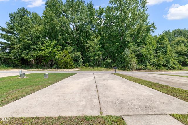 585 Pinecroft Drive, Clayton, NC 27520