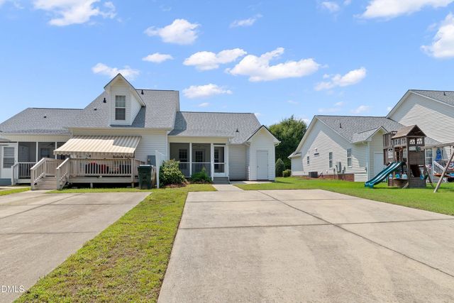 585 Pinecroft Drive, Clayton, NC 27520