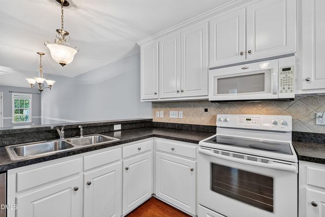 585 Pinecroft Drive, Clayton, NC 27520