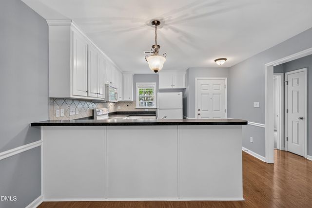 585 Pinecroft Drive, Clayton, NC 27520