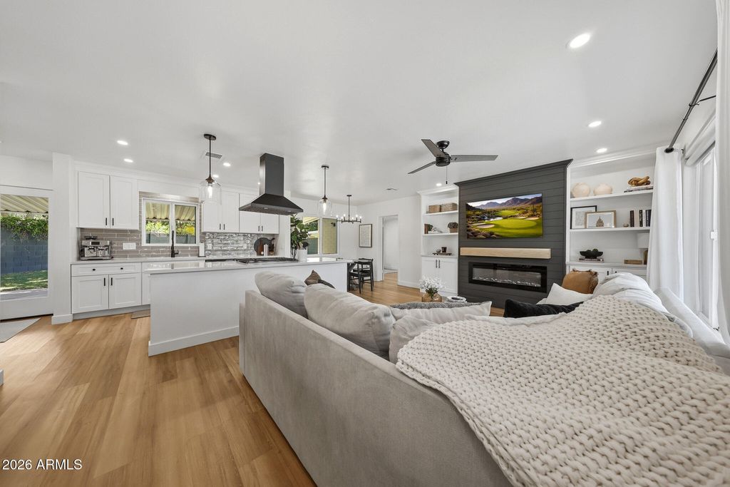 117 E VISTA DEL CERRO Drive, Tempe, AZ 85281