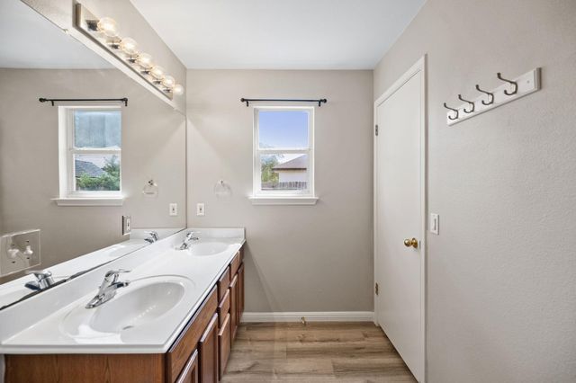 413 Clarks WAY, Hutto, TX 78634