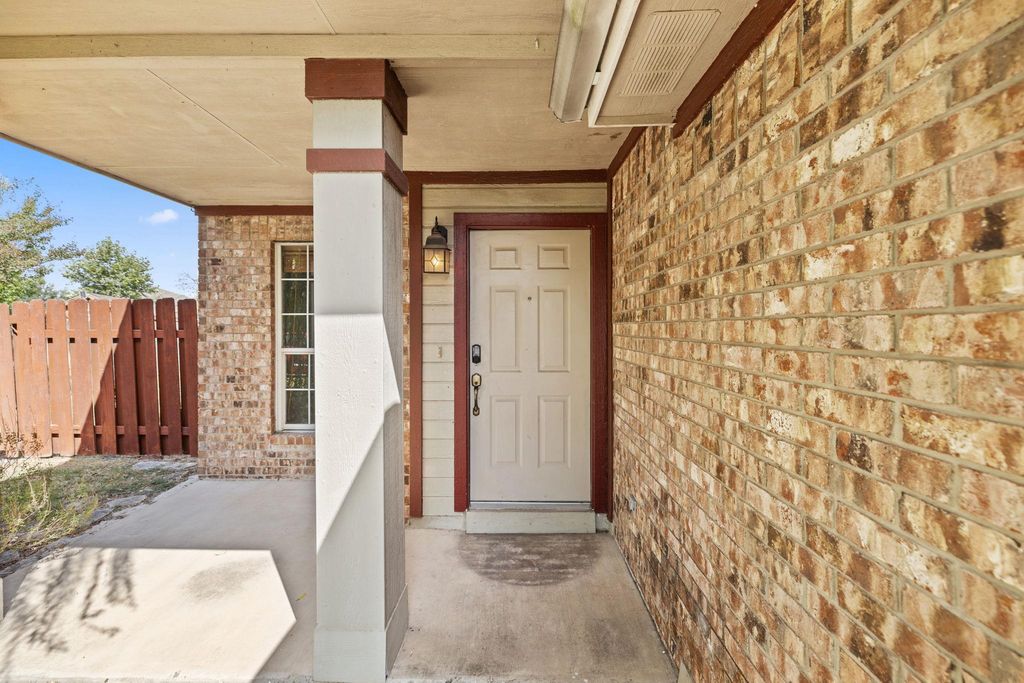 413 Clarks WAY, Hutto, TX 78634