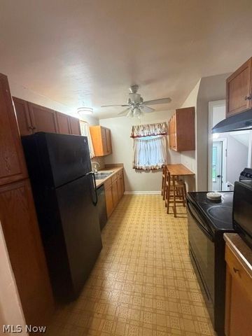 1388 Cranover Road, Lyndhurst, OH 44124