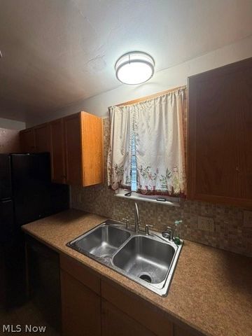 1388 Cranover Road, Lyndhurst, OH 44124