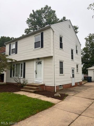 1388 Cranover Road, Lyndhurst, OH 44124