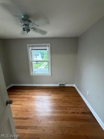 1388 Cranover Road, Lyndhurst, OH 44124