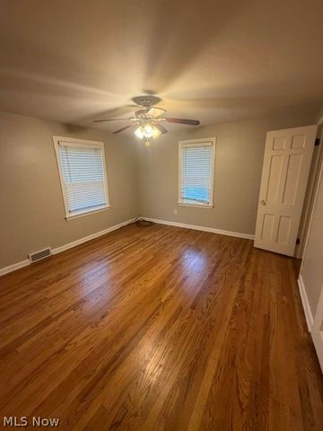 1388 Cranover Road, Lyndhurst, OH 44124