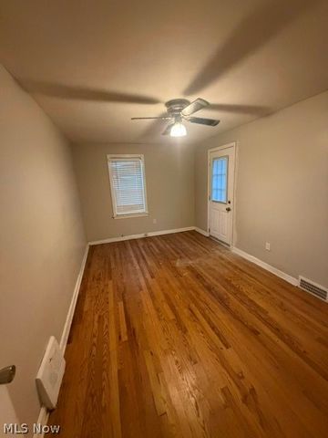1388 Cranover Road, Lyndhurst, OH 44124