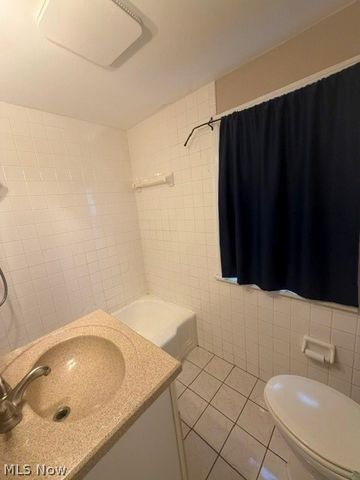 1388 Cranover Road, Lyndhurst, OH 44124