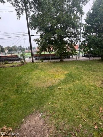 1388 Cranover Road, Lyndhurst, OH 44124