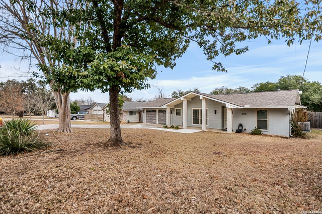 305 Schweppe, Boerne, TX 78006