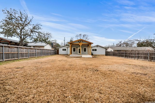305 Schweppe, Boerne, TX 78006