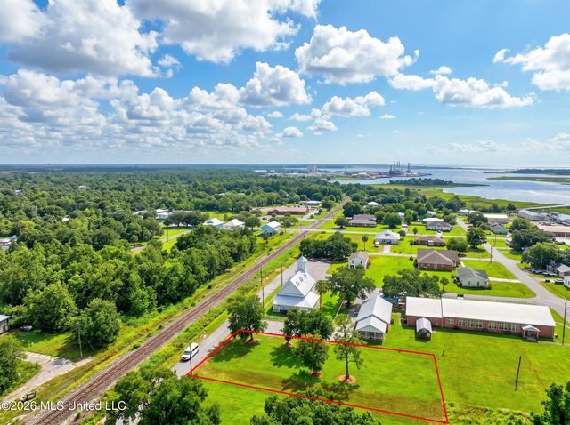 218 E Railroad Street, Pass Christian, MS 39571