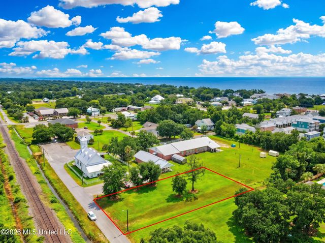 218 E Railroad Street, Pass Christian, MS 39571