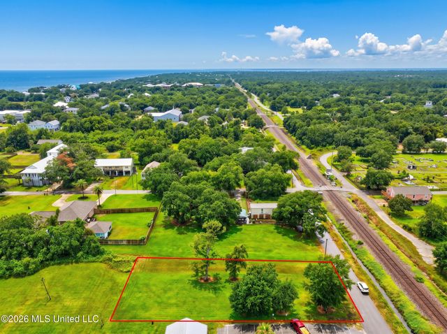 218 E Railroad Street, Pass Christian, MS 39571