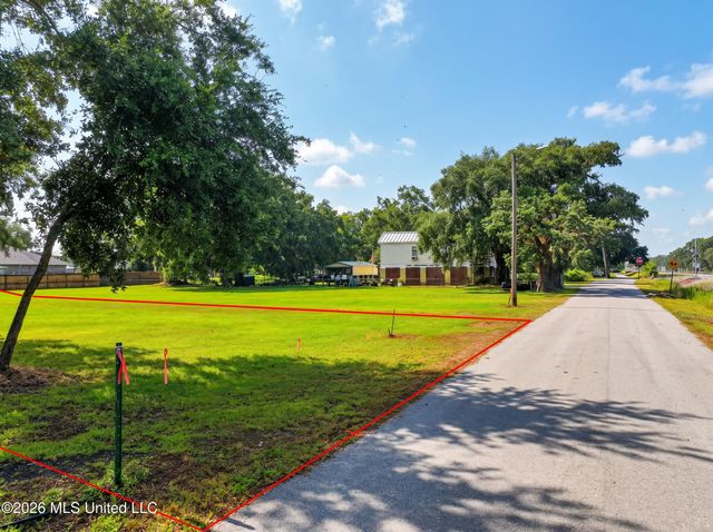 218 E Railroad Street, Pass Christian, MS 39571