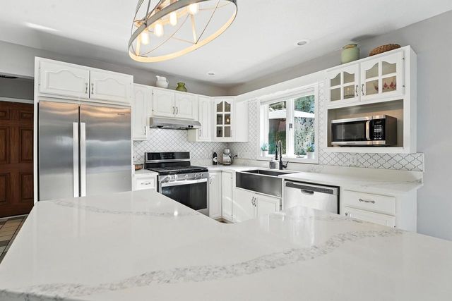 6224 N St Andrews Drive, Janesville, WI 53545