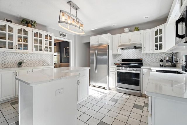 6224 N St Andrews Drive, Janesville, WI 53545