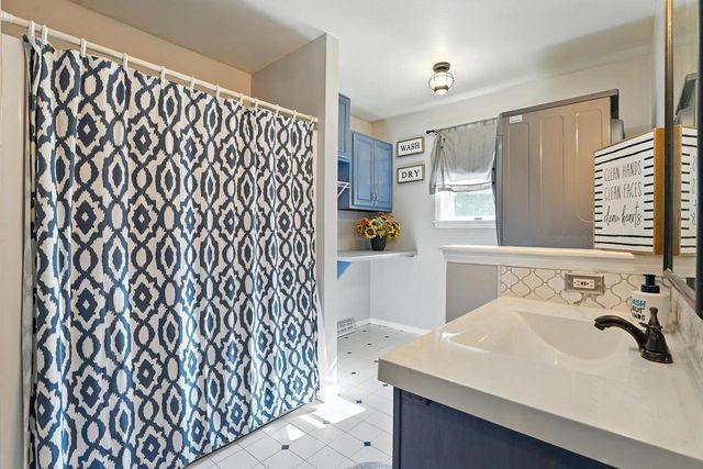 6224 N St Andrews Drive, Janesville, WI 53545