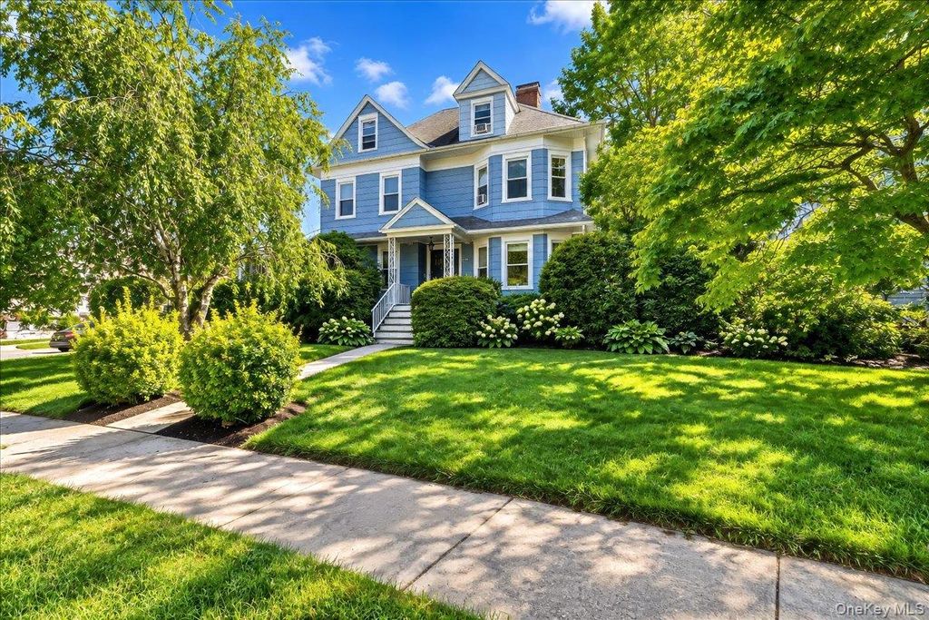 20 Edgewood Park, New Rochelle, NY 10801 — photo 2