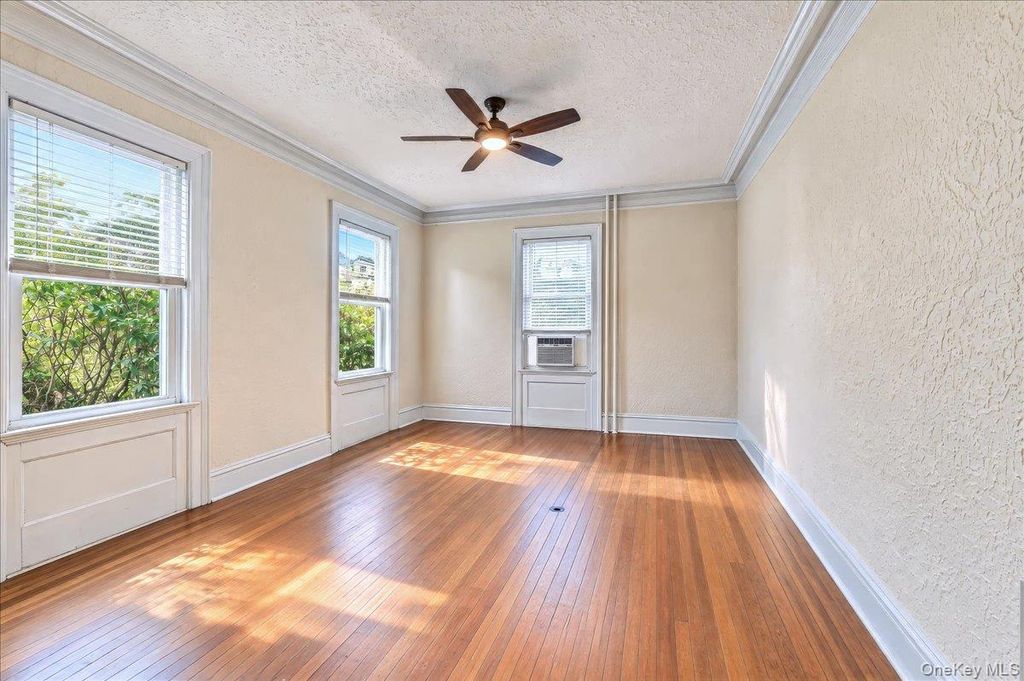 20 Edgewood Park, New Rochelle, NY 10801 — photo 4