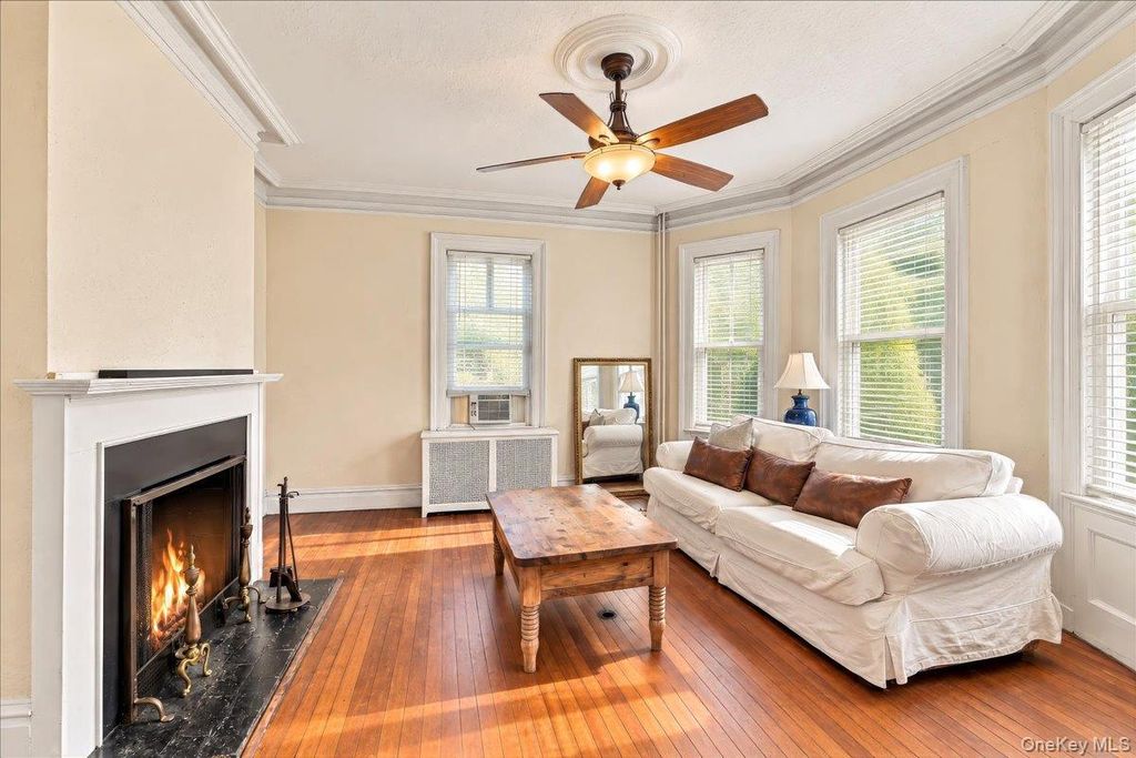 20 Edgewood Park, New Rochelle, NY 10801 — photo 5