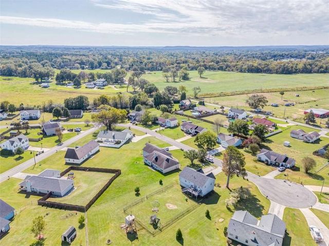 208 Silverthorn Way, Cedartown, GA 30125