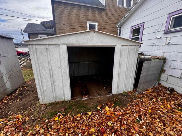 1919 N 5th Avenue, Escanaba, MI 49829