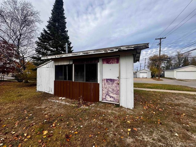 1919 N 5th Avenue, Escanaba, MI 49829