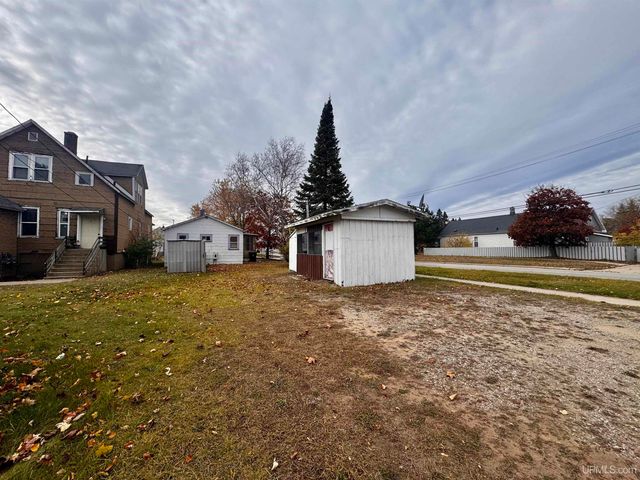 1919 N 5th Avenue, Escanaba, MI 49829