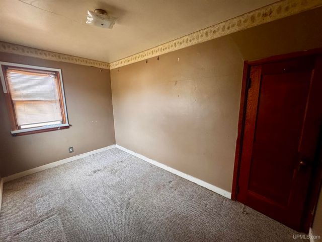 1919 N 5th Avenue, Escanaba, MI 49829