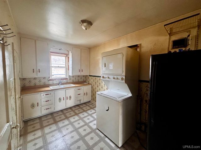 1919 N 5th Avenue, Escanaba, MI 49829