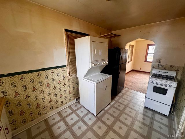 1919 N 5th Avenue, Escanaba, MI 49829