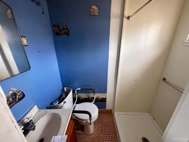 1919 N 5th Avenue, Escanaba, MI 49829