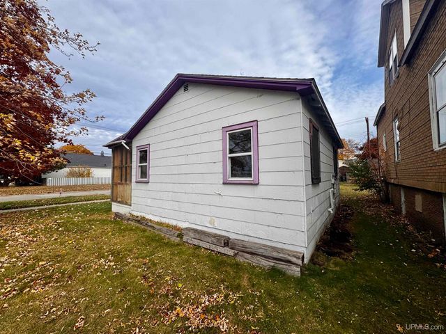 1919 N 5th Avenue, Escanaba, MI 49829