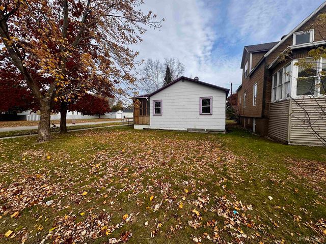 1919 N 5th Avenue, Escanaba, MI 49829