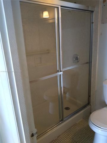 2025 NE 164th St 806, North Miami Beach, FL 33162