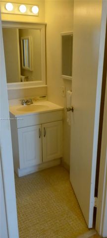 2025 NE 164th St 806, North Miami Beach, FL 33162