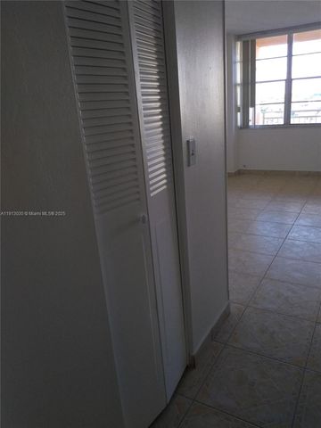 2025 NE 164th St 806, North Miami Beach, FL 33162