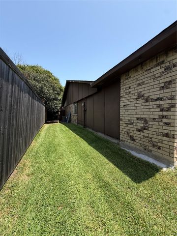 413 Hemlock Drive, Grand Prairie, TX 75052