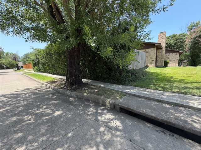 413 Hemlock Drive, Grand Prairie, TX 75052