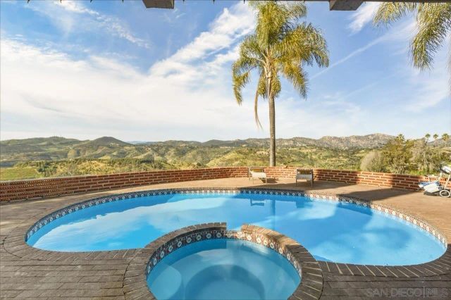 1050 Rice Canyon Rd, Fallbrook, CA 92028