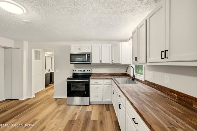 624 W Elm Rd, Radcliff, KY 40160